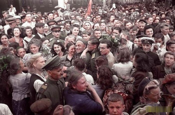 Великая Отечественная война в цвете: Победа

Больше исторических..0