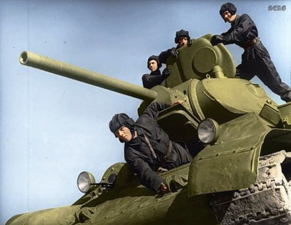 Великая Отечественная война в цвете: танки и артиллерия

Больше..0