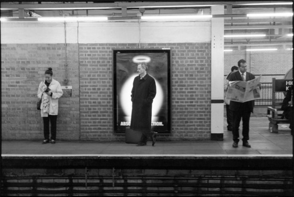 Ангел в лондонском метро, 1998 год.
Фотограф: Ричард Брэм.

Больше..0
