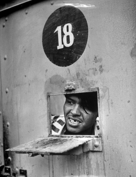 Black Palace Prison by Frank Scherschel, Mexico City '1950

..7