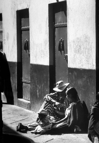 Black Palace Prison by Frank Scherschel, Mexico City '1950

..9