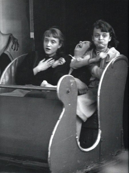 Эмоции девушек после посещения комнаты страха, 1953 год.

Больше..0
