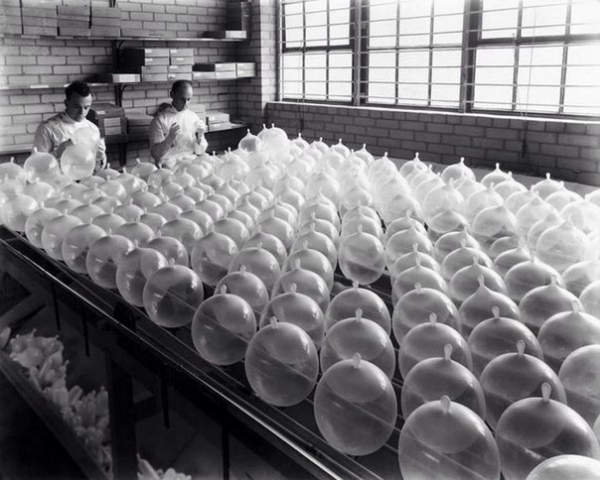 Испытание презервативов.

1935 год.

..0