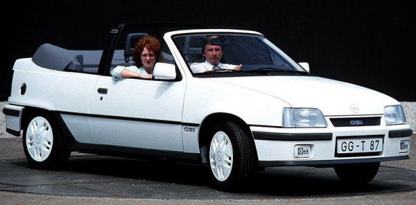 Кабриолет Opel Kadett GSi Cabriolet.

Opel Kadett GSi Cabriolet был разработан..1