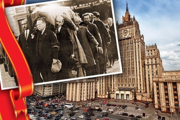 Как убили советского посла в Польше Петра Войкова.

Шокирующее..0