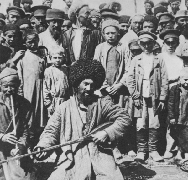Киргизы-музыканты в Оренбурге. Русский фотограф около 1900..0