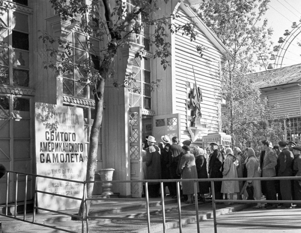 Когда наши 1 мая 1960 года сбили самолет-разведчик U-2, то они..0