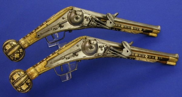 Колесцовые пистолеты Ганса Херла, Германия, 1680-е.

Больше..0