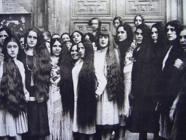 Конкурс красоты среди длинноволосых девушек. Мадрид, 1927..0