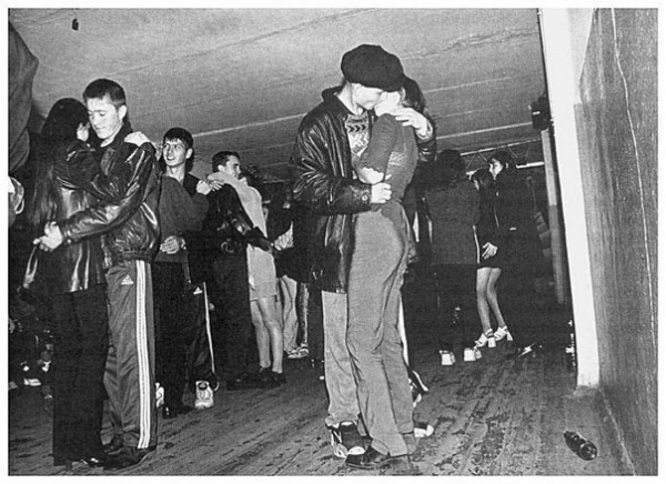 Медленный танец на дискотеке, 1990-е.

..0