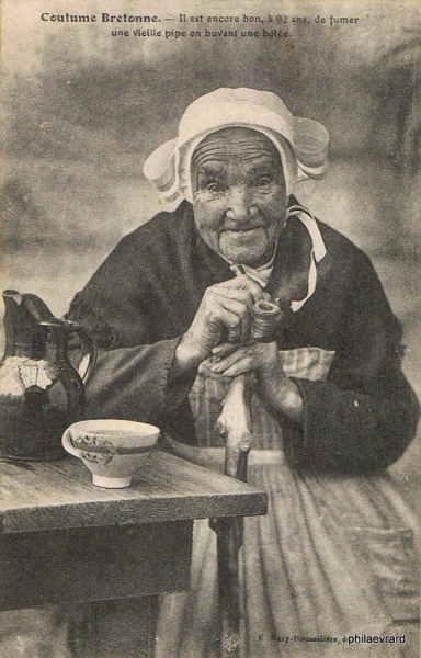 Моя бабушка курит трубку... Трубку курит бабушка моя. Женщины с..8