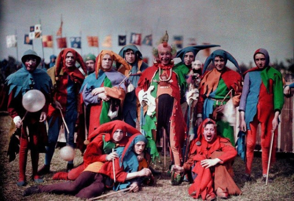 На фестивале Жанны д'Арк в Орлеане, Франция, 1932 год.

Больше..2