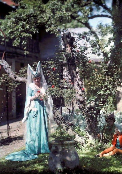 На фестивале Жанны д'Арк в Орлеане, Франция, 1932 год.

Больше..8