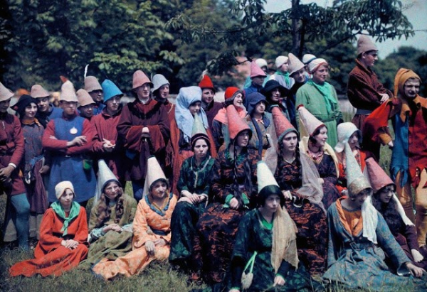 На фестивале Жанны д'Арк в Орлеане, Франция, 1932 год.

Больше..3