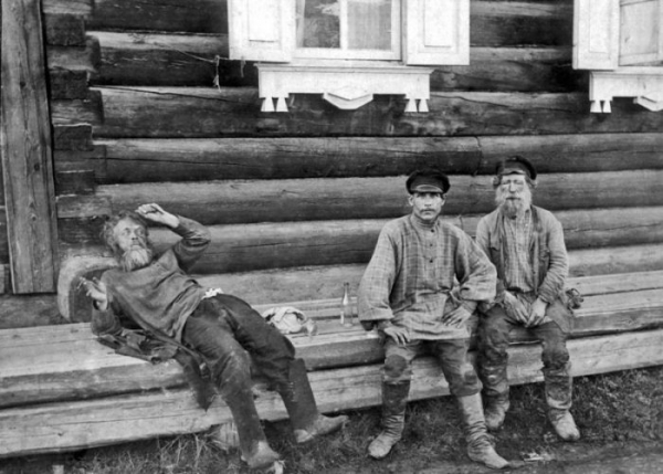 Начали соображать на троих как минимум 100 лет назад. Россия, конец..0