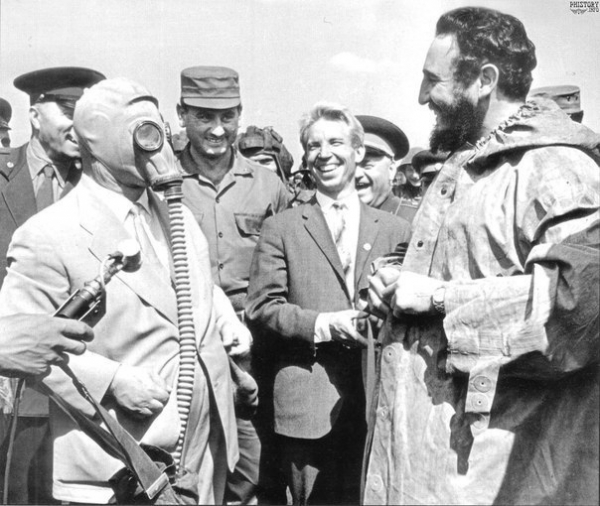 Никита Сергеевич Хрущев демонстрирует Фиделю Кастро новую..0