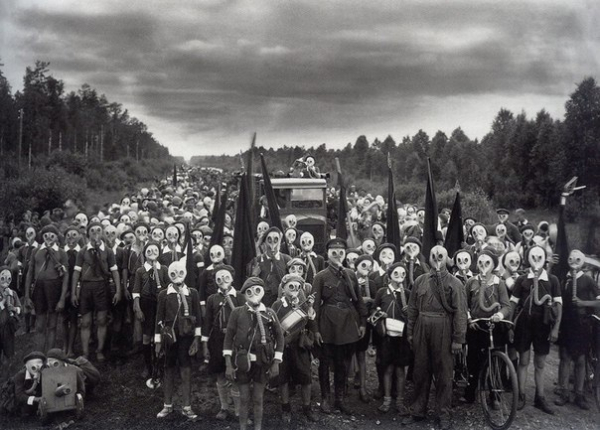 Оборона пионеров, Ленинград, 1937 год.
Фотограф: Виктор..0