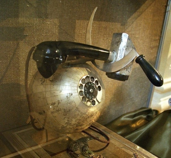 Одним из самых оригинальных подарков И.В.Сталину на 70-летие стало..0