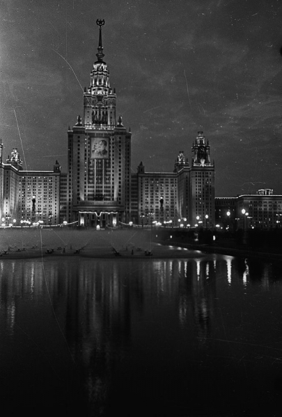 Огни большого города. Москва, 1949 год.

..2