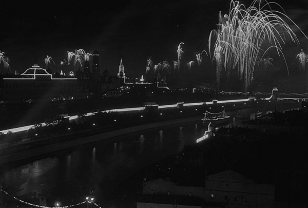 Огни большого города. Москва, 1949 год.

..3