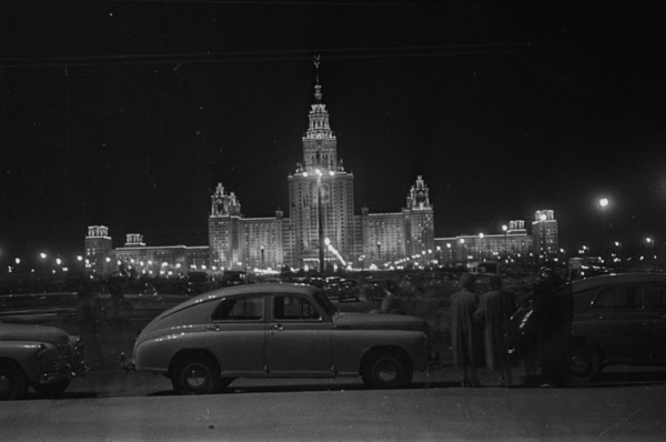 Огни большого города. Москва, 1949 год.

..1