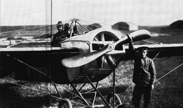 Перед вылетом. Гатчинская авиашкола. 1913.

Больше исторических..0