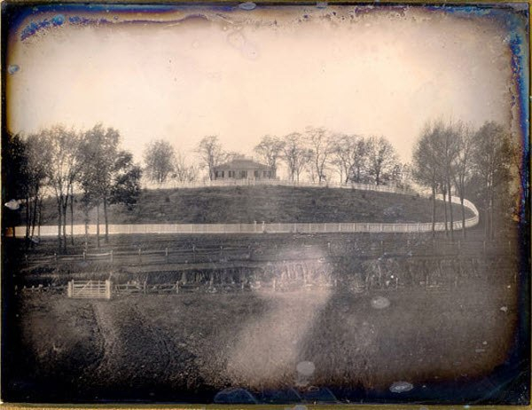 Первая фотка Нью-Йорка. Бродвей в 1848 году...

Больше исторических..0