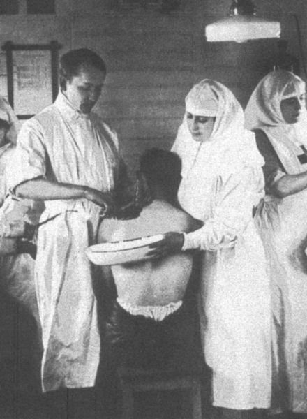 Полевой медик Александр Вертинский, Российская империя,..0