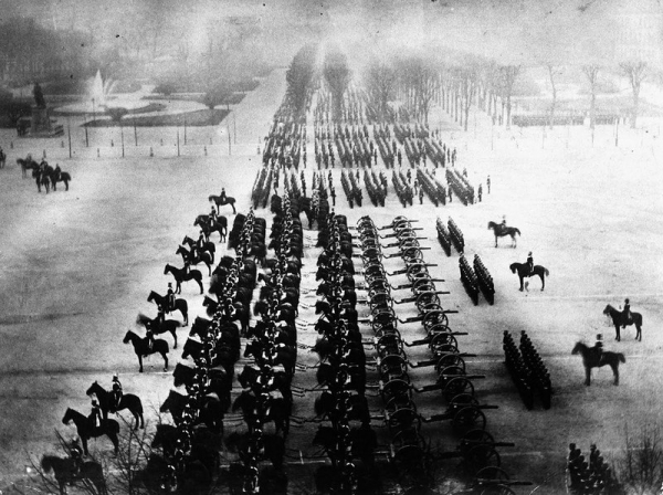 Прусские войска на смотре в Версале, 1871 год.

Больше исторических..0