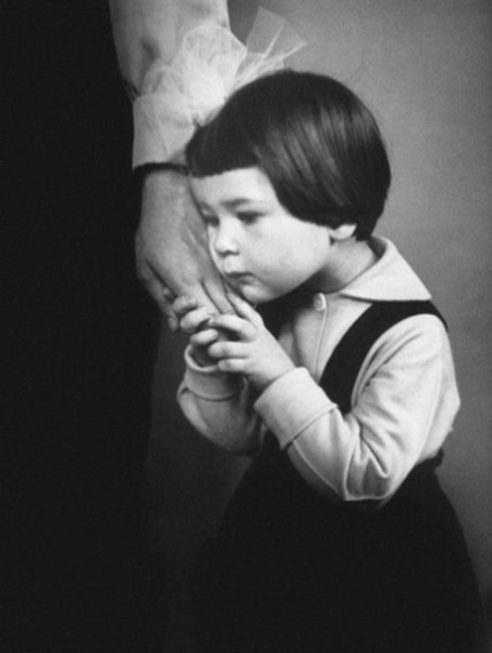 Рука любимой мамы. Антанас Суткус, 1966 г.

..0