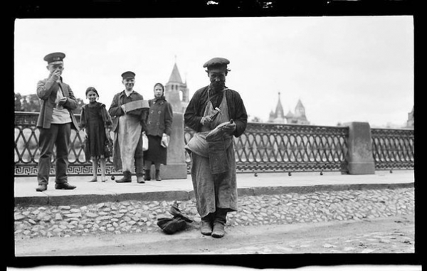 Сапожник.Российская империя 1900е

..0