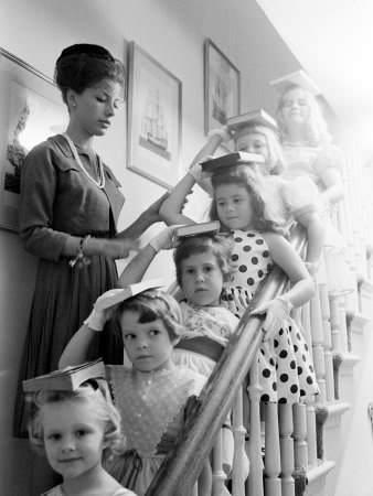 Школа очарования для юных леди от 5 до 12 лет... 1950-е

Больше..4