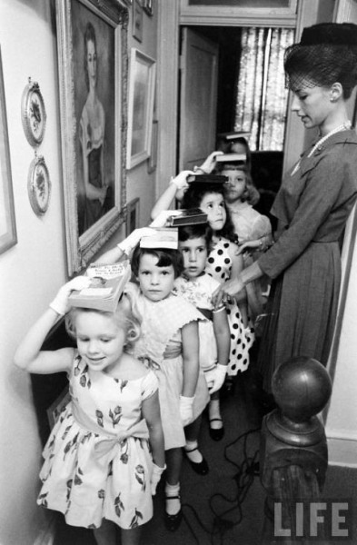 Школа очарования для юных леди от 5 до 12 лет... 1950-е

Больше..5