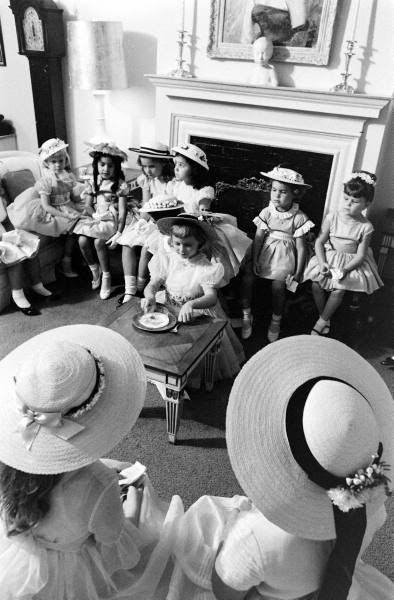 Школа очарования для юных леди от 5 до 12 лет... 1950-е

Больше..6