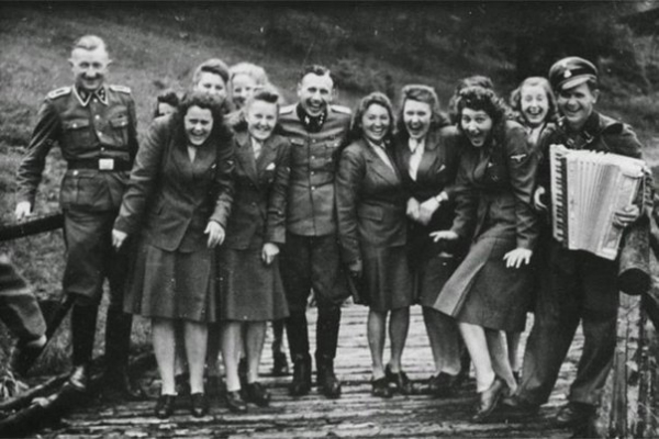 Сотрудники Освенцима на отдыхе.

1942 год.

Больше исторических..0