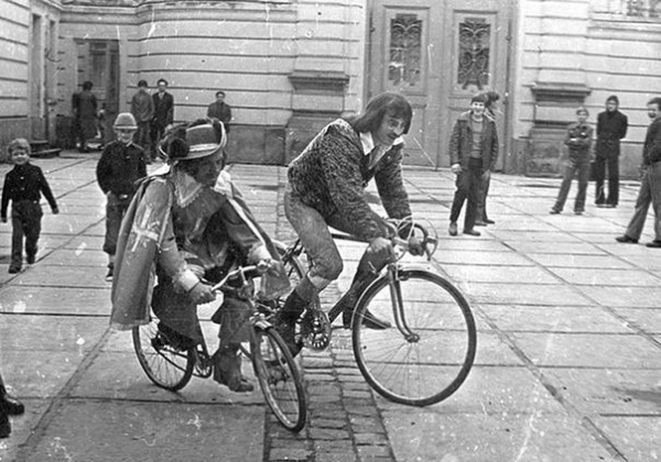 Спешат к королю...

..0