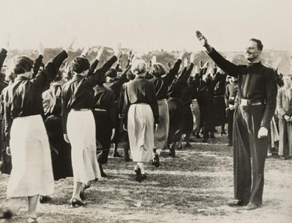Суфражистки в Британском Союзе Фашистов и сэр Освальд Мосли, 1940..0