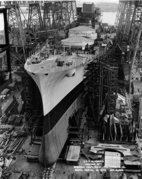 USS Alabama во время строительства, 1942 год.

..0