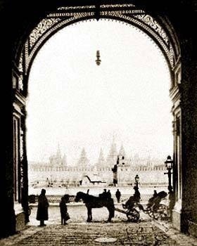 Вид Московского Кремля из ворот Кокоревского подворья
Фото..0