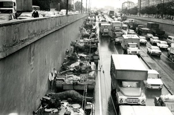 Ввод войск в Москву. Августовский путч, 1991 год.

Больше..0
