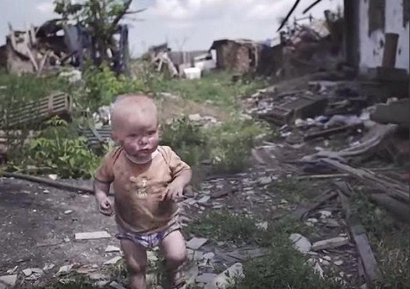 Выживший после артобстерела маленький 