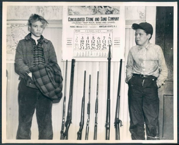 25 февраля 1941 года эти двое подростков, 14 и 12 лет, промышлявшие..0