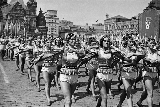 Чирлидерши на Красной площади, Москва, 1930-1940..8