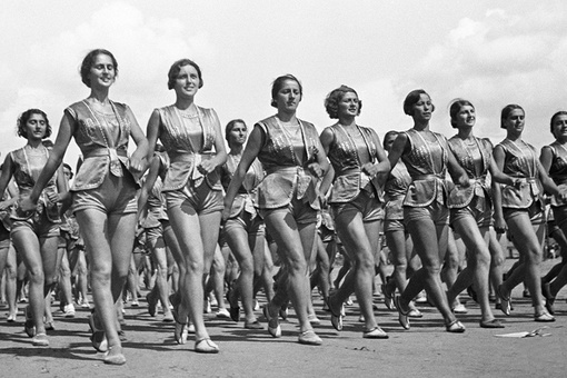 Чирлидерши на Красной площади, Москва, 1930-1940..4