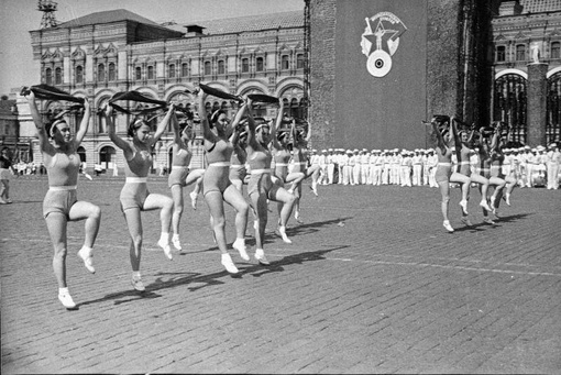 Чирлидерши на Красной площади, Москва, 1930-1940..6