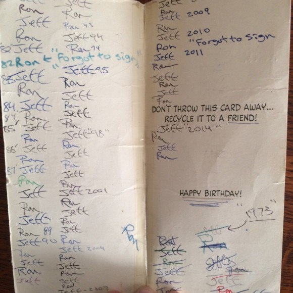 Два экономных британца 40 лет поздравляли друг друга одной и той..0