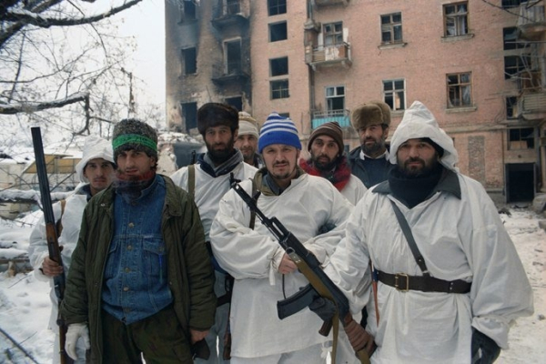 Групповое фото сторонников Дудаева после боев, январь 1995..0
