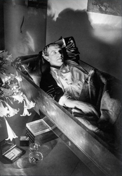 Парикмахер Антуан в своем гробу, Париж, 1930 год.
Фотограф:..0