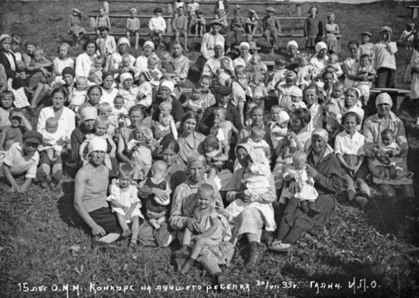 Праздник-конкурс на лучшего ребенка.
1933 год.

Больше исторических..0