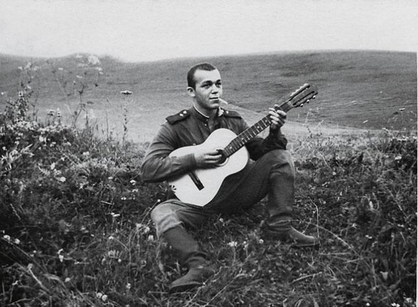 Рядовой Иосиф Кобзон. СССР. 1958 г.

..0